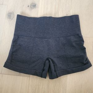 Lululemon In The Flow Seamless Ribbed Shorts - Dark Grey - Size 4